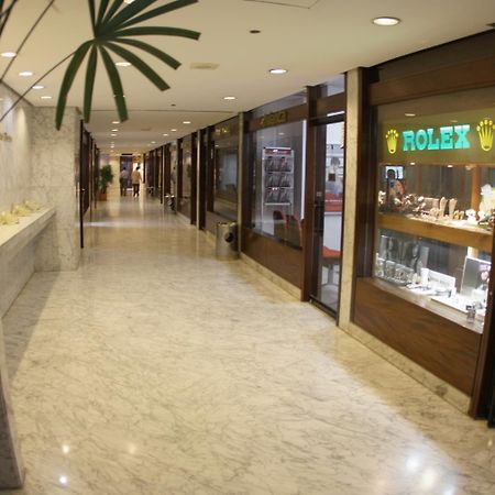 Eurobuilding Hotel & Suites Caracas Kültér fotó The interior of the shopping mall