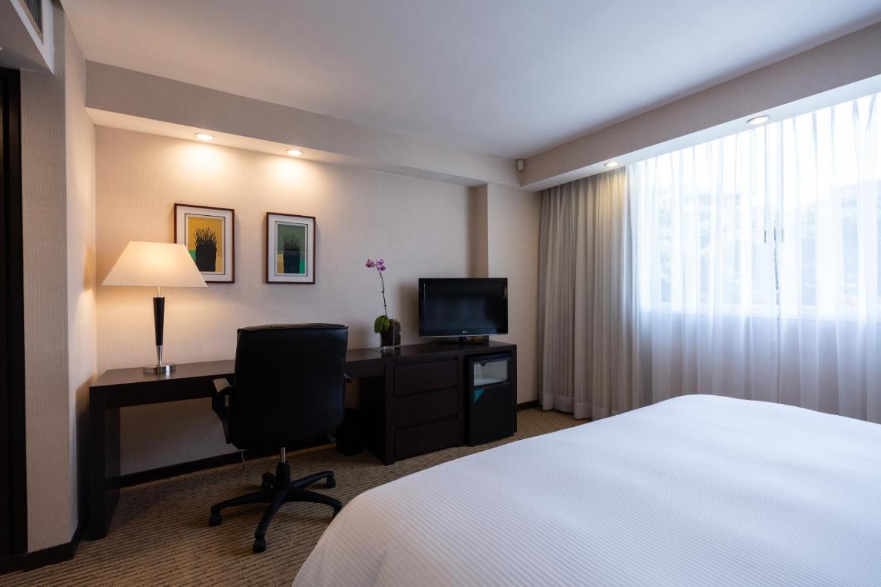Eurobuilding Hotel & Suites Caracas Kültér fotó A room at the hotel