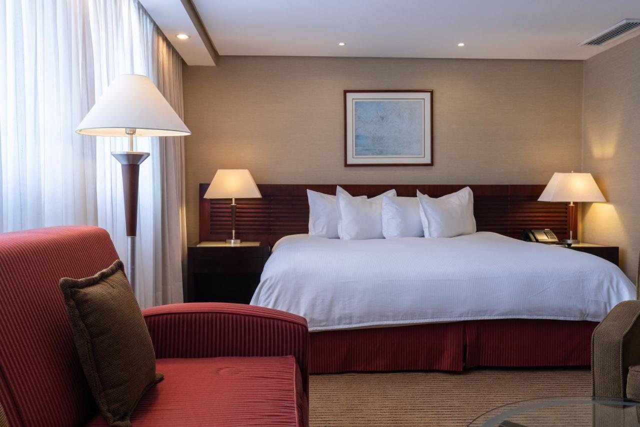 Eurobuilding Hotel & Suites Caracas Kültér fotó A bedroom at the Four Seasons Hotel