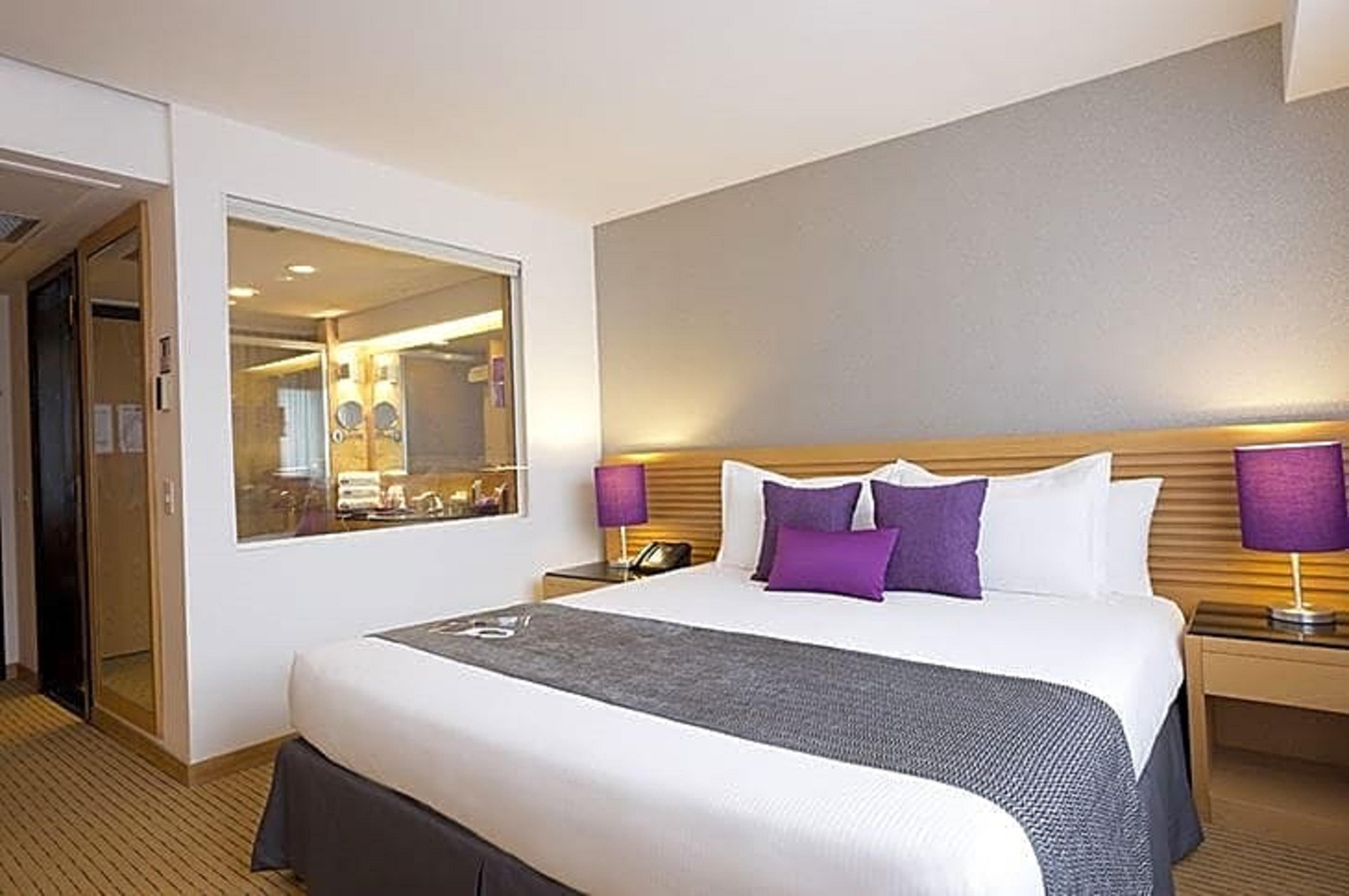 Eurobuilding Hotel & Suites Caracas Kültér fotó A Premier Deluxe room at the hotel
