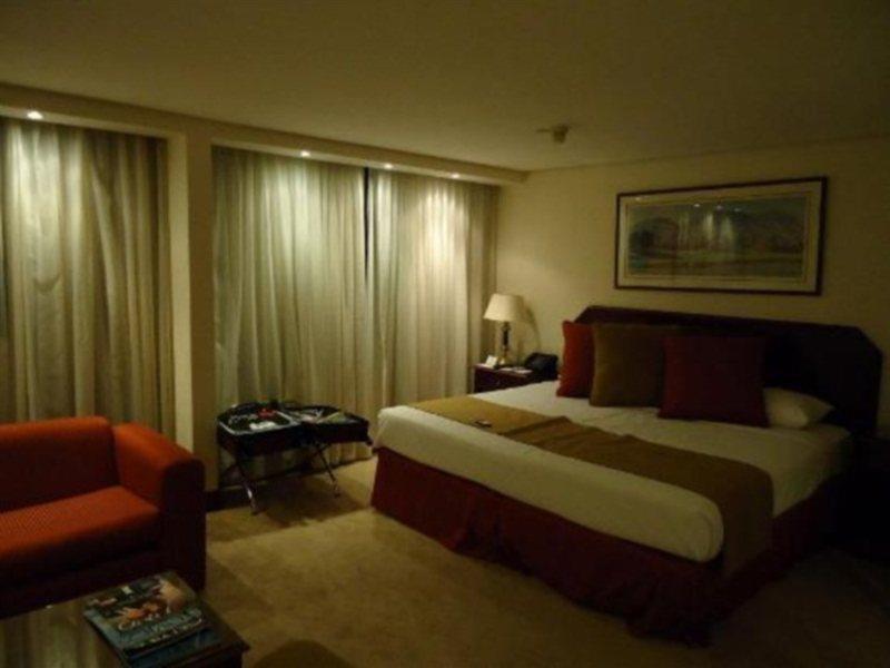 Eurobuilding Hotel & Suites Caracas Kültér fotó A room at the hotel