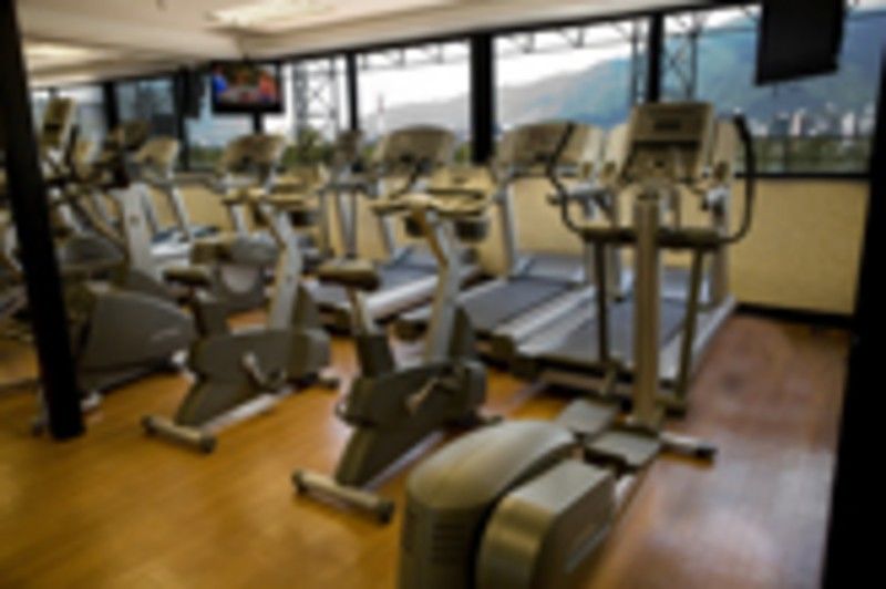 Eurobuilding Hotel & Suites Caracas Kültér fotó A gym at a hotel