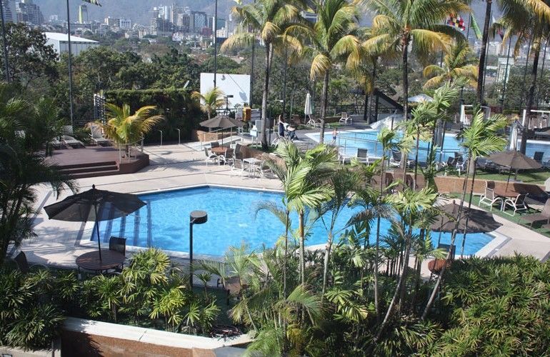 Eurobuilding Hotel & Suites Caracas Kültér fotó The pool at the InterContinental Hotel